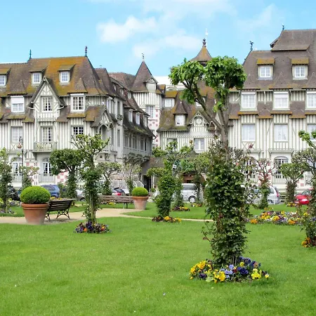Les Chatelaines By Interhome Tourgeville